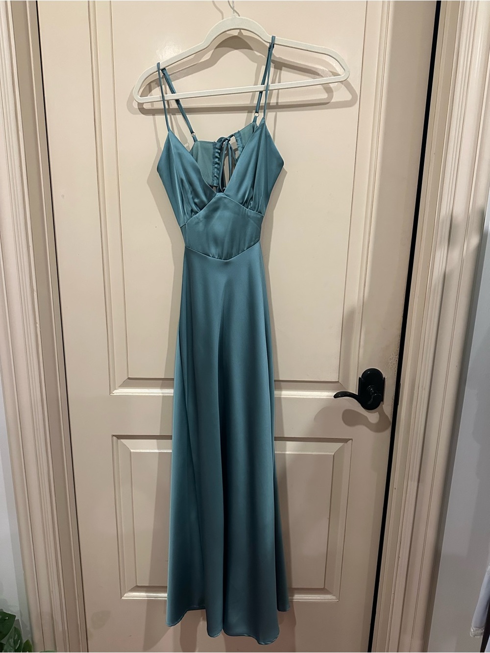 Elegant Green Slip Dress with Spaghetti Straps